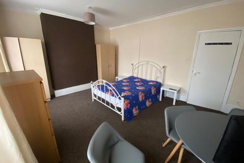 1 bedroom in a house share to rent, St Thomas Road, All Bills Included/Near Finsbury Park Station/Furnished