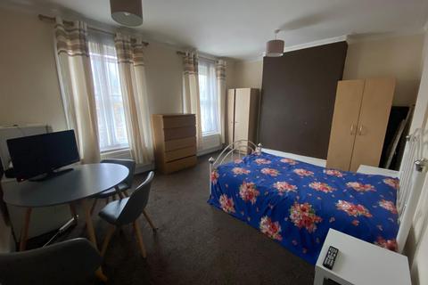 1 bedroom in a house share to rent, St Thomas Road, All Bills Included/Near Finsbury Park Station/Furnished