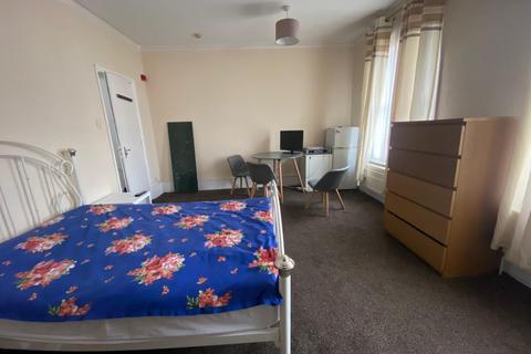 1 bedroom in a house share to rent, St Thomas Road, All Bills Included/Near Finsbury Park Station/Furnished