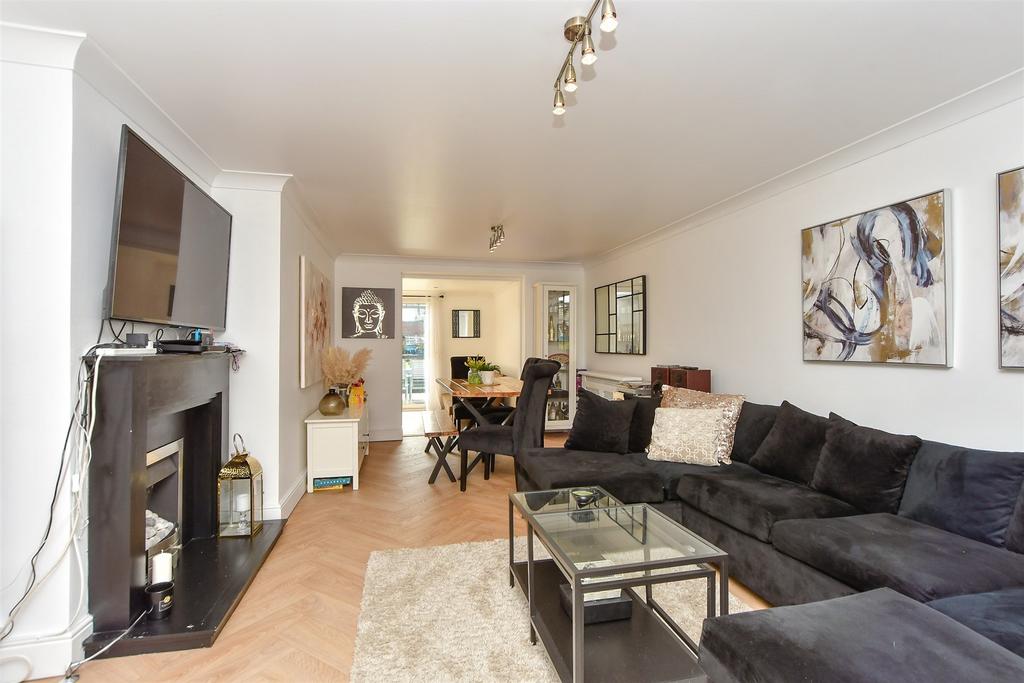 Jarrett Avenue, Wainscott, Rochester, Kent 3 bed semidetached house