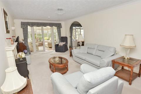 17 Arnold Road, West Moors, Ferndown, BH22 0JX