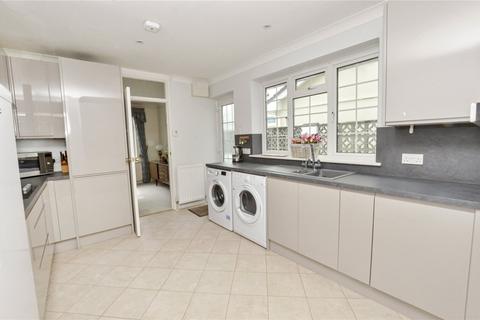 17 Arnold Road, West Moors, Ferndown, BH22 0JX