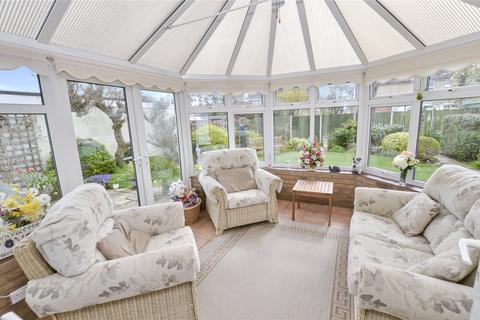 17 Arnold Road, West Moors, Ferndown, BH22 0JX