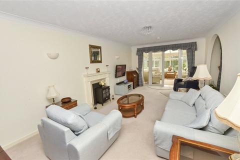 17 Arnold Road, West Moors, Ferndown, BH22 0JX