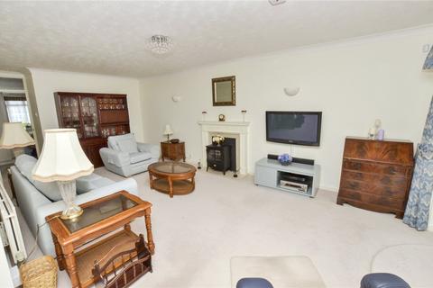 17 Arnold Road, West Moors, Ferndown, BH22 0JX