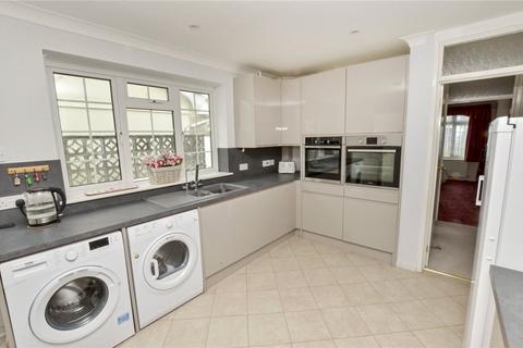 17 Arnold Road, West Moors, Ferndown, BH22 0JX
