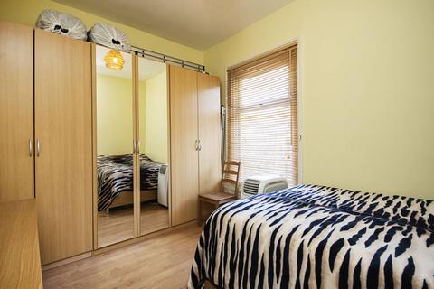 2 bedroom flat for sale, St Antonys Road, Forest Gate, London, E7
