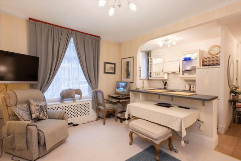 1 bedroom flat for sale, Chelsea Manor Street, London, SW3