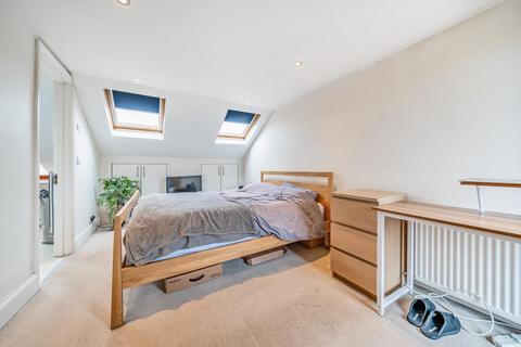 2 bedroom flat for sale, Warren Road, Colliers Wood