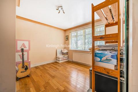 4 Radnor Close, Chislehurst, BR7 6SH