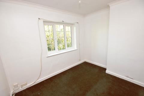 2 bedroom flat to rent, Drummond Gardens, Christ Church Mount, Epsom, Surrey. KT19