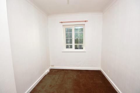 2 bedroom flat to rent, Drummond Gardens, Christ Church Mount, Epsom, Surrey. KT19