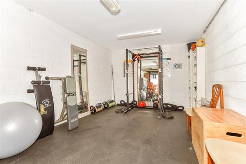 6 Ashfield Close, Snodland, ME6 5FN
