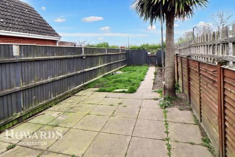 3 bedroom terraced house for sale, Beccles Road, Bradwell