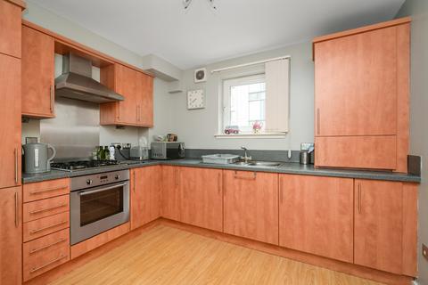 2 bedroom flat for sale, 15/4  Hawkhill Close , Edinburgh EH7