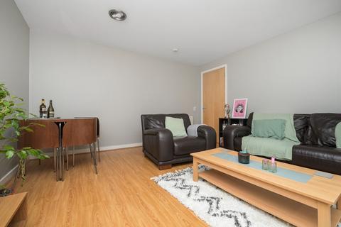 15/4 Hawkhill Close, Edinburgh, EH7 6AL