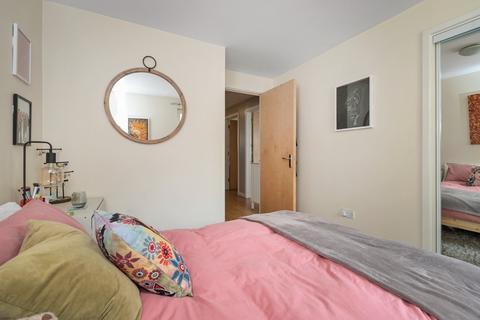 15/4 Hawkhill Close, Edinburgh, EH7 6AL