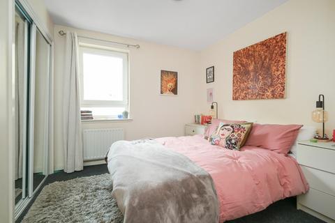 15/4 Hawkhill Close, Edinburgh, EH7 6AL