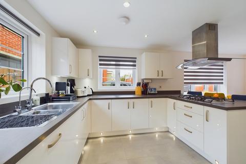 4 bedroom detached house for sale, Kelly Road, High Wycombe