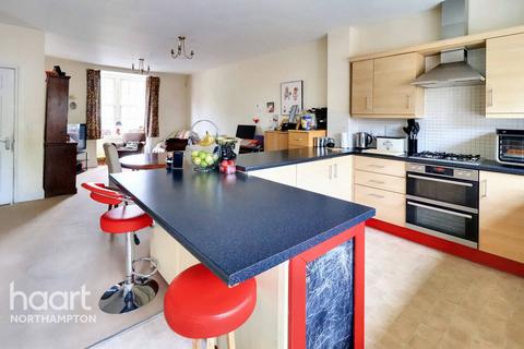4 bedroom townhouse for sale, Clickers Place, Northampton