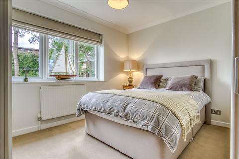8 De Redvers Road, Poole, BH14 8TS