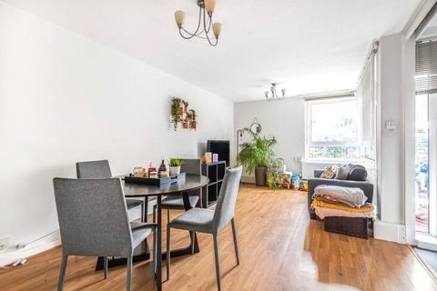 11 Manningtree Close, London, SW19 6ST