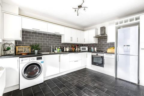 11 Manningtree Close, London, SW19 6ST