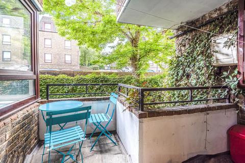 11 Manningtree Close, London, SW19 6ST
