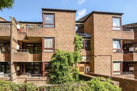 11 Manningtree Close, London, SW19 6ST