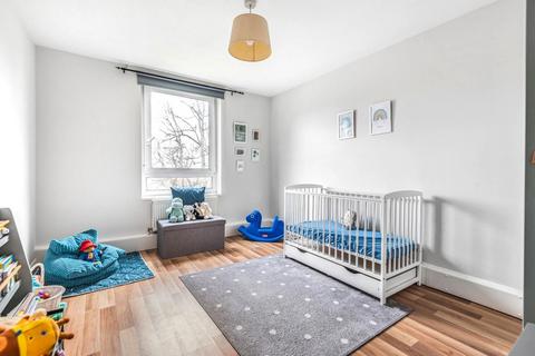 11 Manningtree Close, London, SW19 6ST