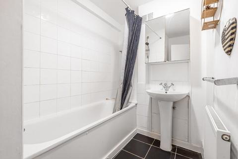 11 Manningtree Close, London, SW19 6ST