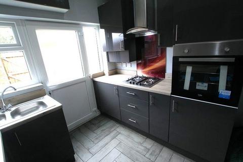 3 bedroom terraced house to rent, Penn Gardens, Ellesmere Port, Cheshire. CH65
