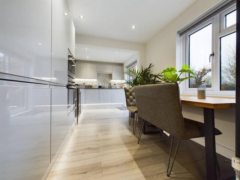 Kitchen/Dining Area