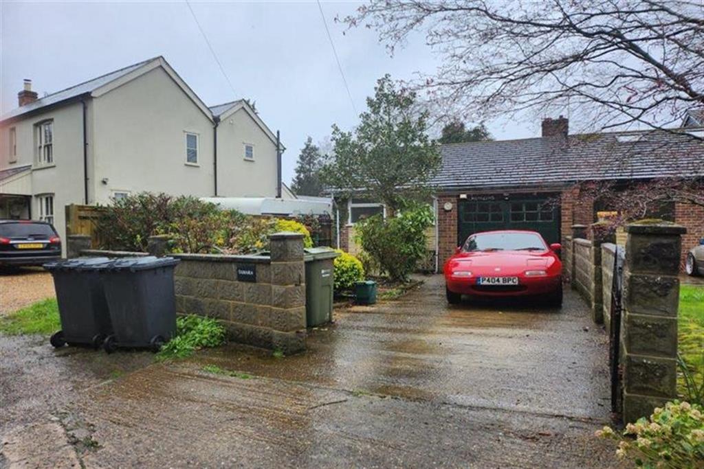 Rydes Hill Road, Guildford GU2 2 bed bungalow for sale £390,000