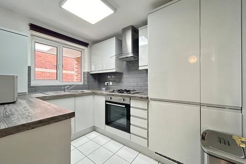 2 bedroom flat to rent, Greenfield Court, Adel, Leeds, LS16