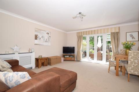 3 bedroom end of terrace house to rent, The Rushes Larkfield ME20