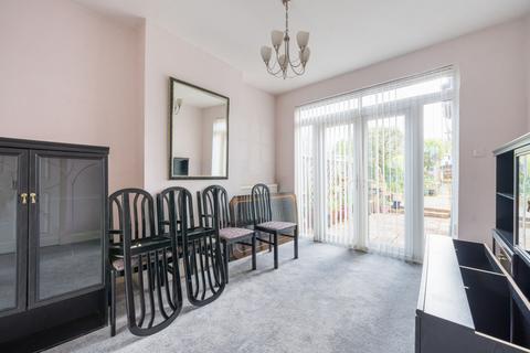 98 Stoneleigh Avenue, Worcester Park, KT4 8XY