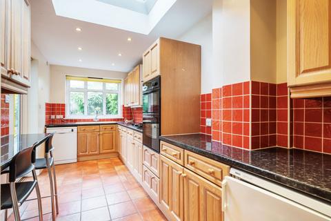 98 Stoneleigh Avenue, Worcester Park, KT4 8XY