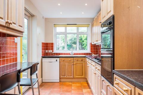98 Stoneleigh Avenue, Worcester Park, KT4 8XY