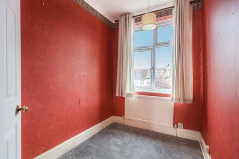 98 Stoneleigh Avenue, Worcester Park, KT4 8XY