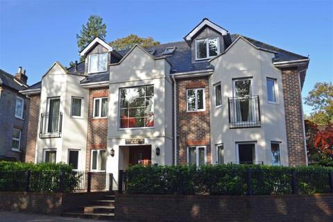 2 bedroom flat to rent - Strathclyde Place, London Road, Pulborough, West Sussex, RH20