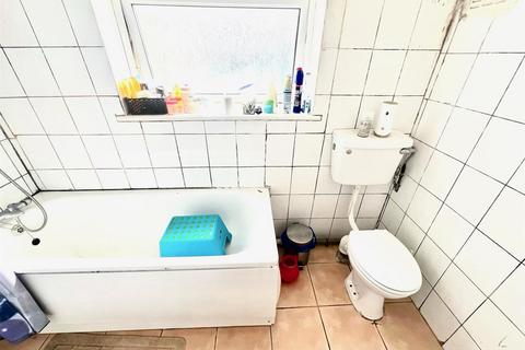 59 Avenons Road, London, E13 8HU
