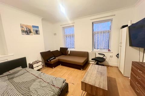 59 Avenons Road, London, E13 8HU