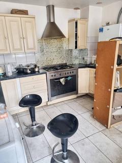 1 bedroom in a house share to rent, Roman Road, London E6