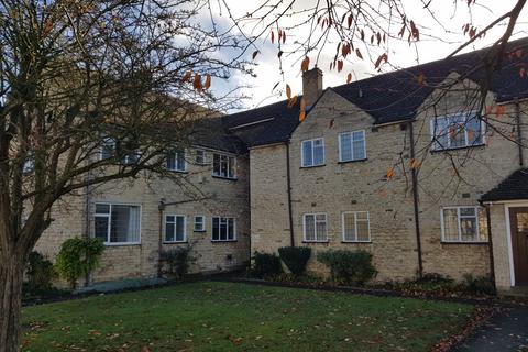 2 bedroom flat to rent, Aynho Court