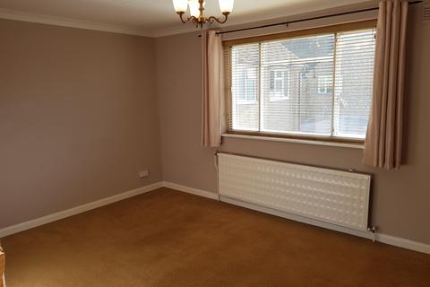 2 bedroom flat to rent, Aynho Court