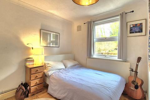 2 bedroom flat for sale, Villiers Road, Isleworth, TW7