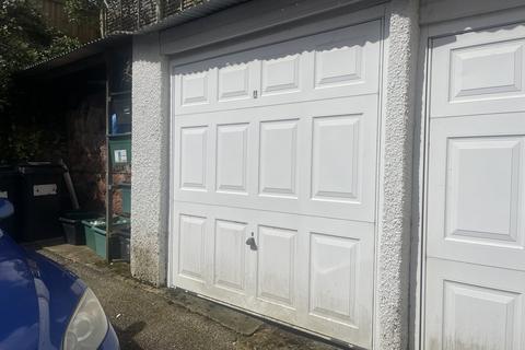 Garage to rent, Exminster