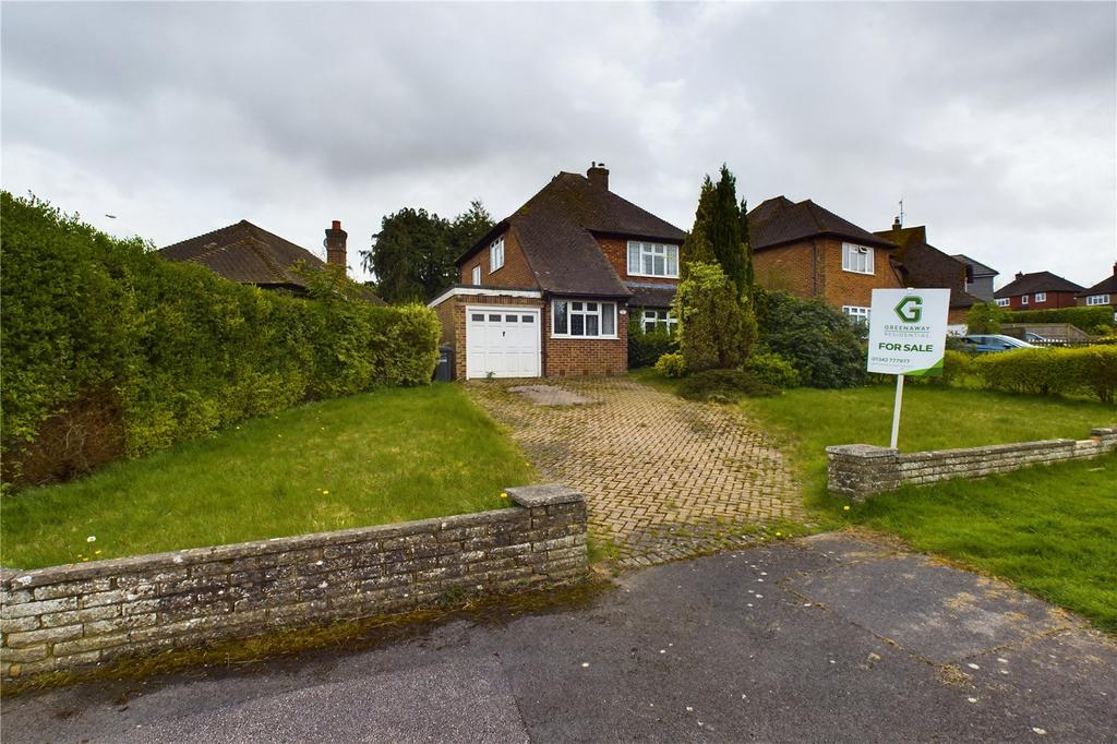 Fairlawn Crescent, West Sussex RH19 3 bed detached house for sale £
