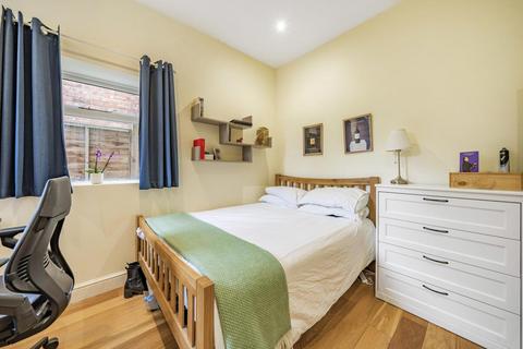 3 bedroom flat for sale, Sarre Road, West Hampstead